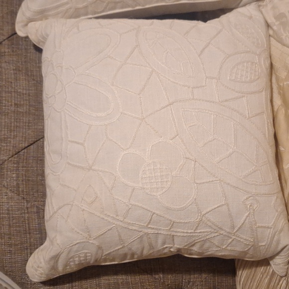 2 Celerie by Celerie Kemble pillows - Picture 1 of 11